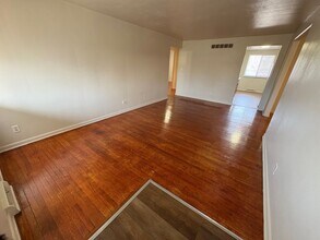 Building Photo - 2902 N Rockwood Dr