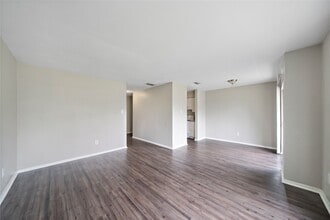 Building Photo - 2202 16th Ave N