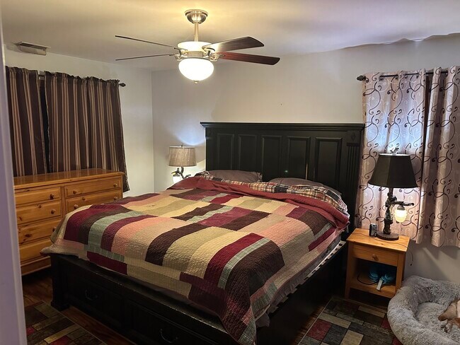 Foto del edificio - 716 Greenmeadow Ct