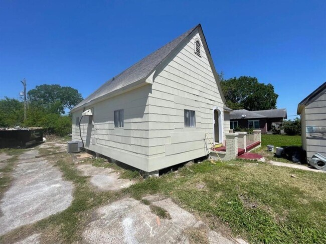 Foto del edificio - 2217 W Rev Dr Ransom Howard St