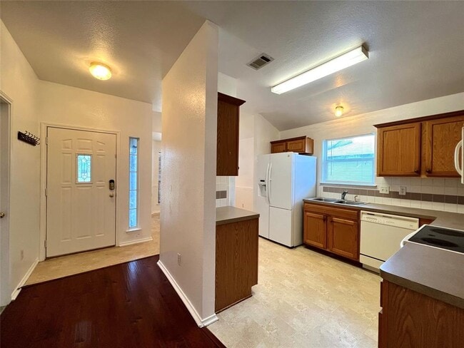 Building Photo - 1211 Saddle Dr