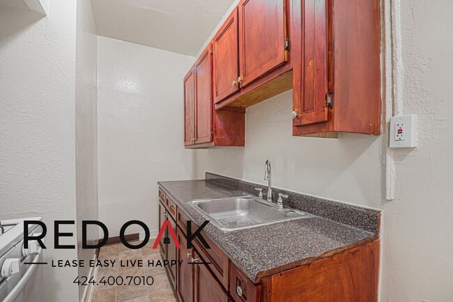 Foto del edificio - 246 S Kenmore Ave