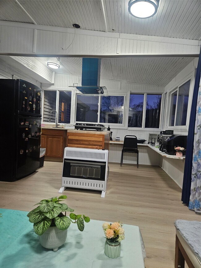 Foto del edificio - 12 Brookside Ave W