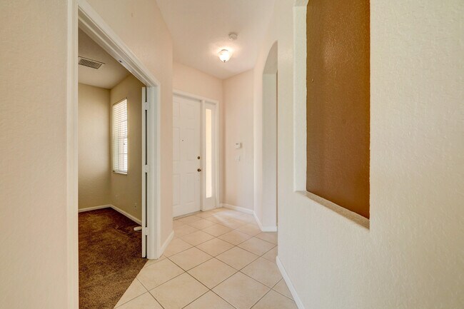 Foto del edificio - 688 Stanford Ln