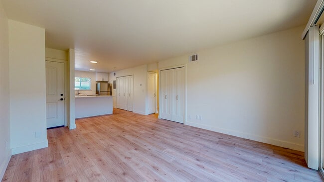 Living Room - View of Kitchen & Entrance - Sonoma Park Apartments