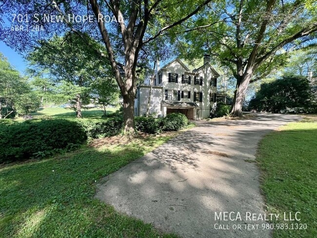 Building Photo - 701 S New Hope Rd