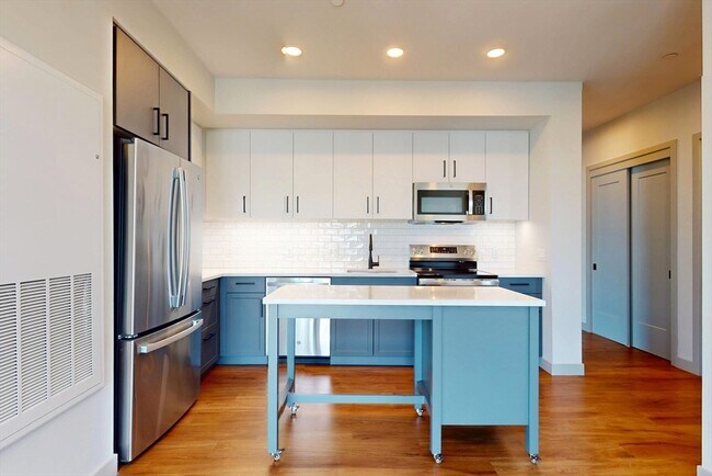 Building Photo - 80 Rugg Rd