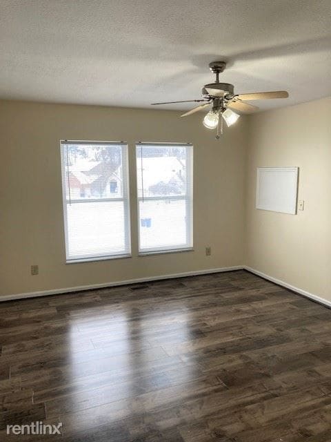 Building Photo - 4 br, 2.5 bath House - 1000 Boyne Court