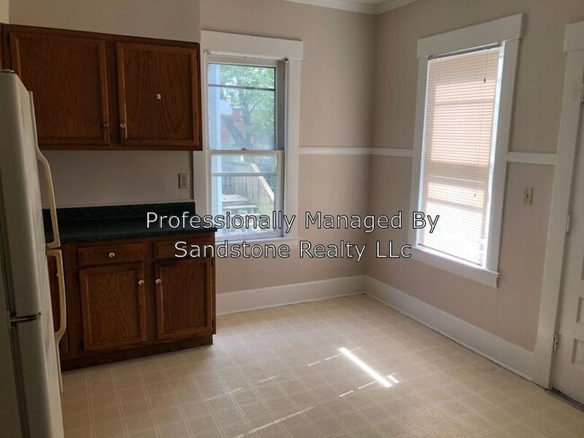Foto del edificio - 2604-2606 Broadway Ave