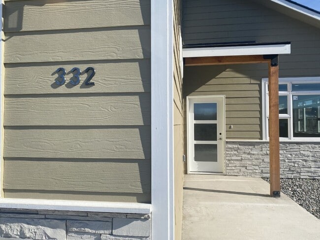 Building Photo - 332 Lolly Ln