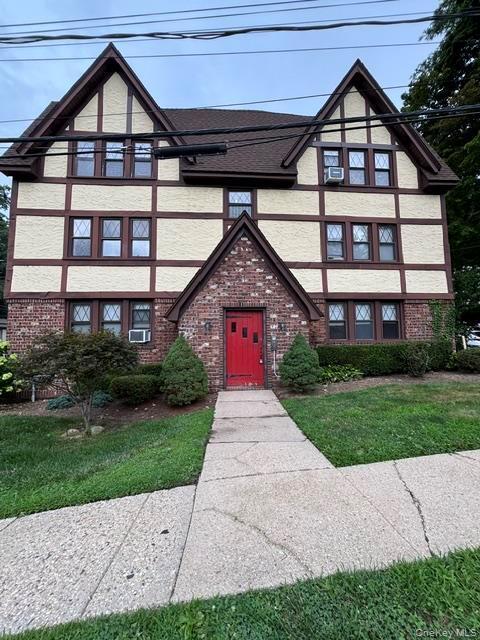 Building Photo - 44 Oakwood Rd