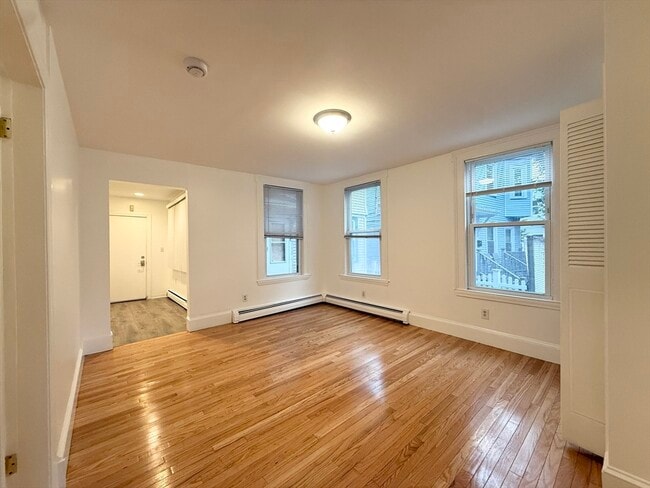 Building Photo - 26 Callender St
