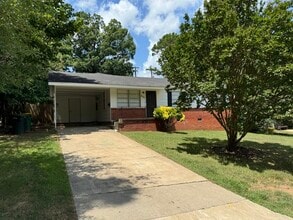 Building Photo - 420 Maplewood Dr