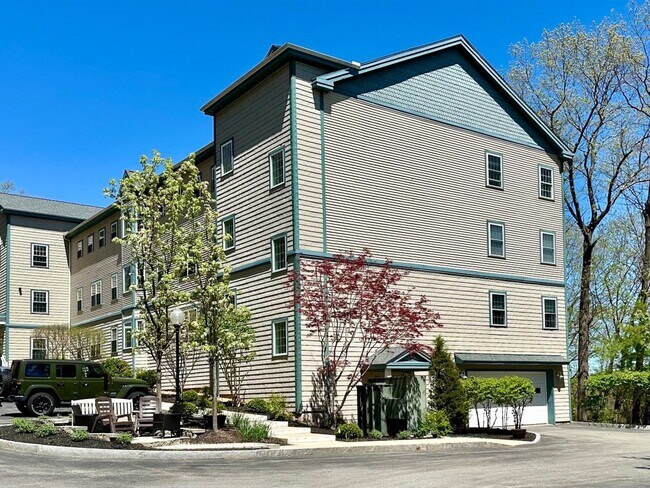 Foto del edificio - 3 Country Club Dr