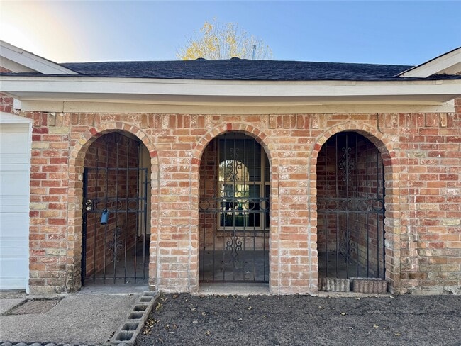 Building Photo - 15770 Chimney Rock Rd