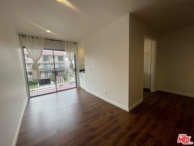 Foto del edificio - 1338 N Sierra Bonita Ave