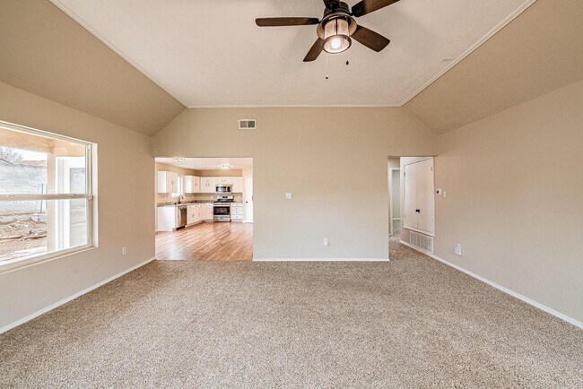 Foto del edificio - 11236 Kaibab Rd SE