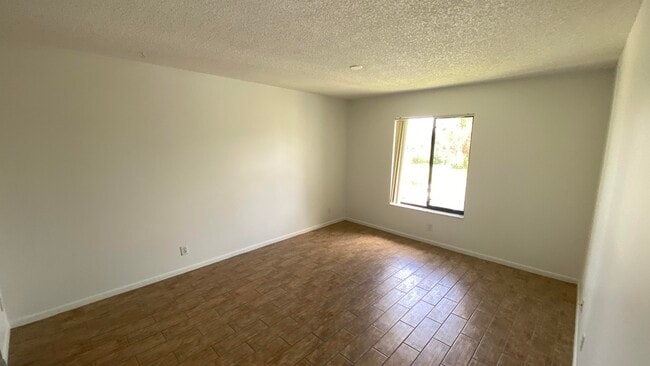 Building Photo - 1105 Green Pine Blvd