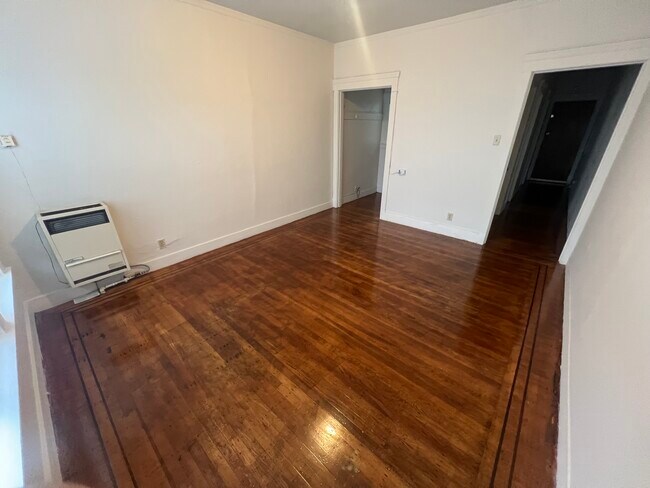 Bedroom - 865 47th Ave