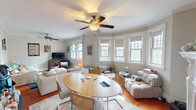 Foto del edificio - 1213 Beacon St