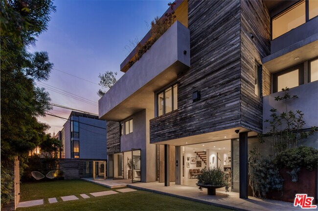 Building Photo - 17 23rd Ave