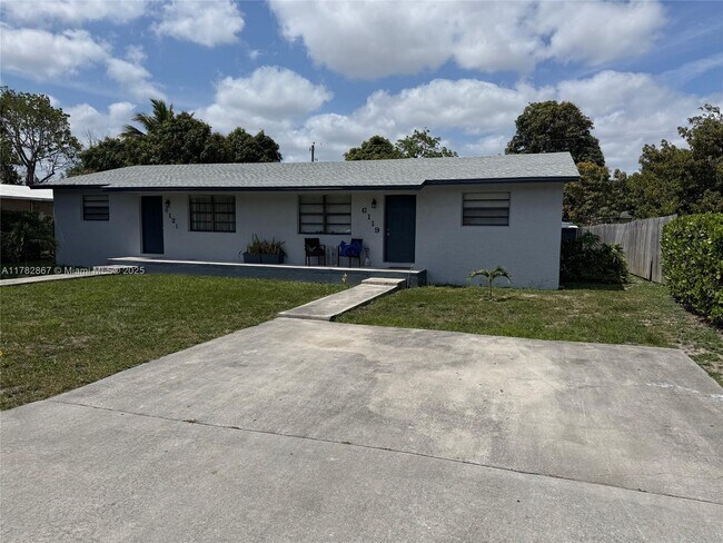 Foto del edificio - 6119 SW 33rd St