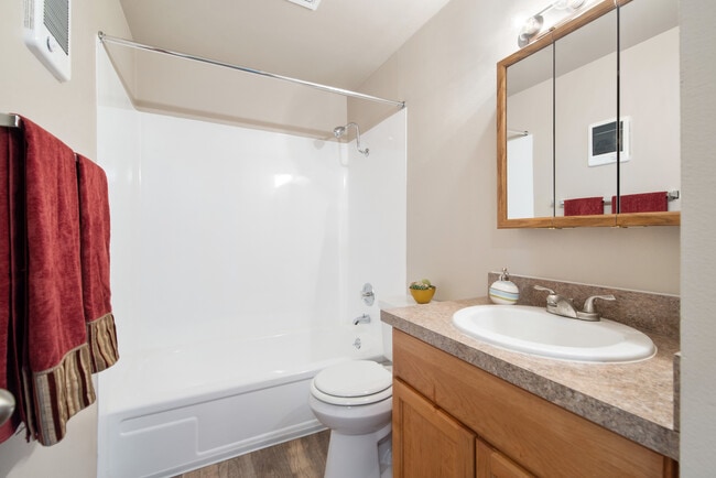 Building Photo - Chelan