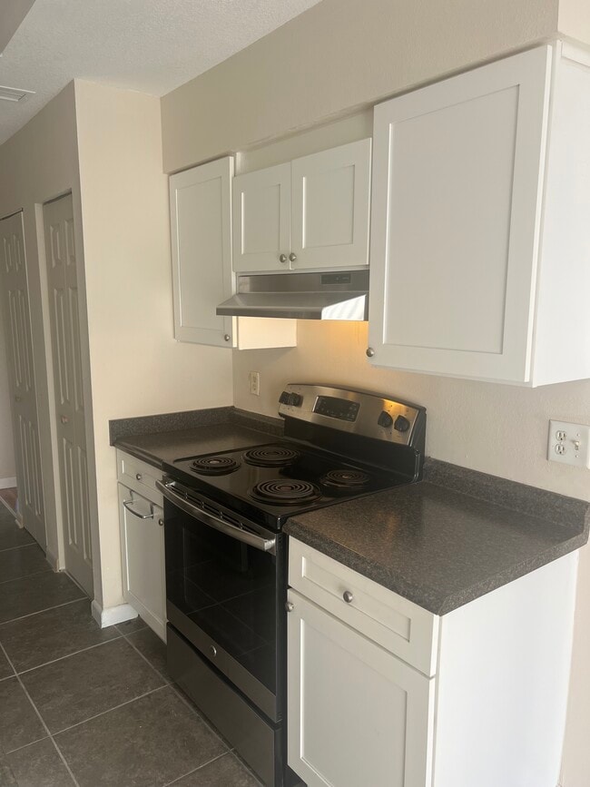 Building Photo - 2770 Curry Ford Rd