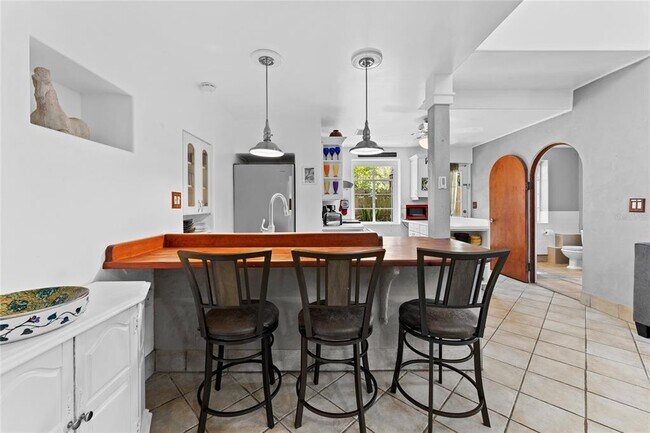 Foto del edificio - 515 Crystal Beach Ave