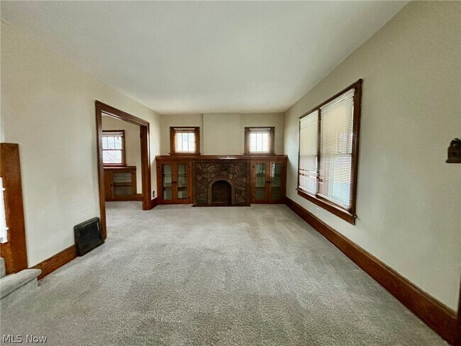 Foto del edificio - 49 W Salome Ave