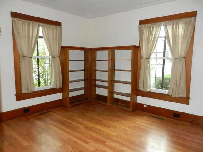 Foto del edificio - 160 Reynolds Ave
