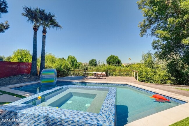 Building Photo - 4833 Dunman Ave