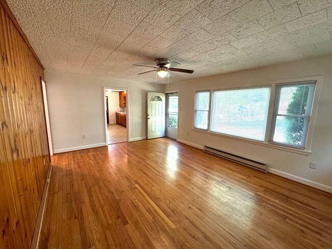 Building Photo - West AVL  - Mountain Views, Garden Space, Beautiful Yard!