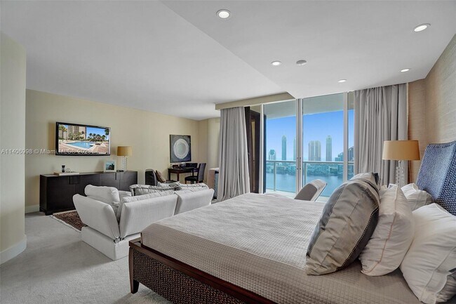 Building Photo - 4000 Island Blvd