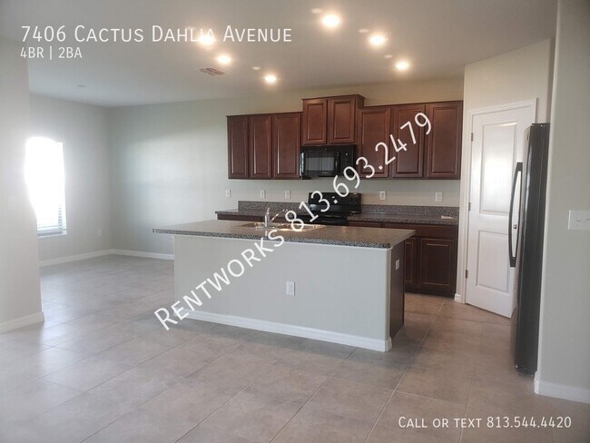 Foto del edificio - Beautiful Two Story Dream Home, Must See! ...