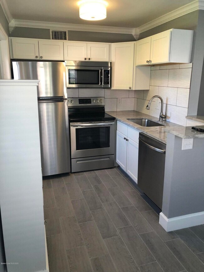 Foto del edificio - 420 Monroe Ave