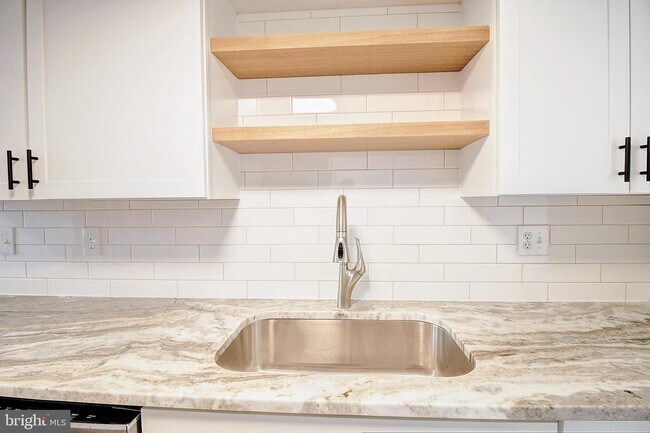 Foto del edificio - 8739 Inquiry Ct