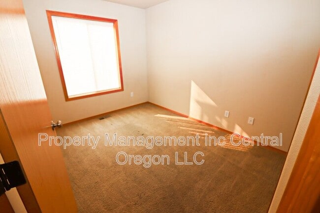 Foto del edificio - 3041 NE Canoe Ct