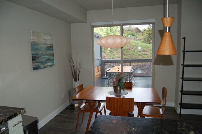 Building Photo - 8117 Courtyard Loop