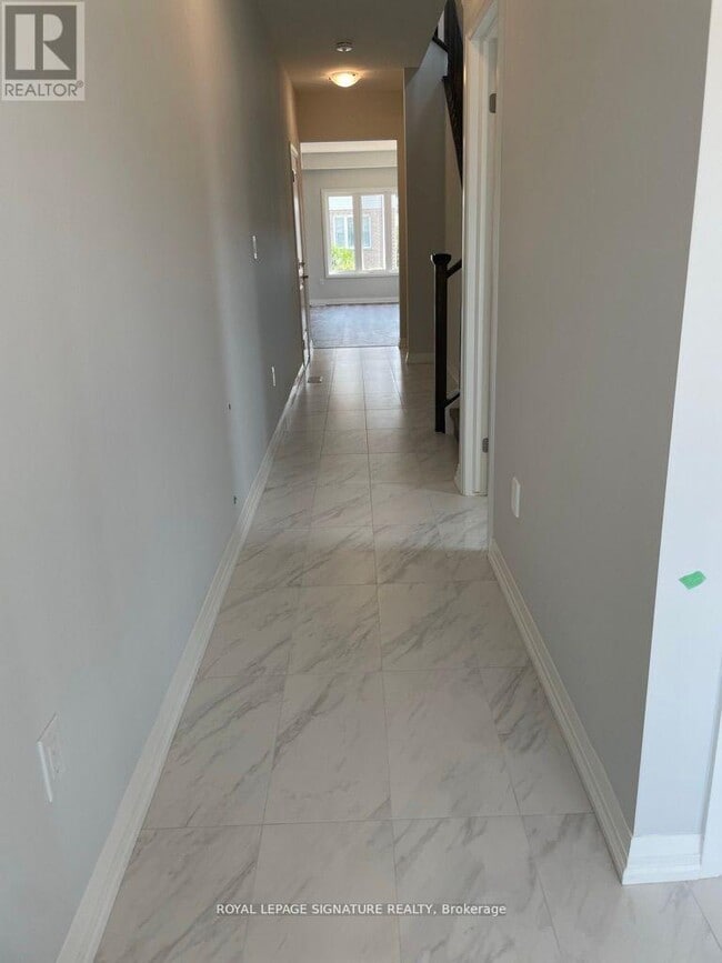 Building Photo - 186 Bur Oak Dr