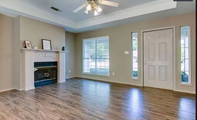 Building Photo - 27 Green Oak Cir
