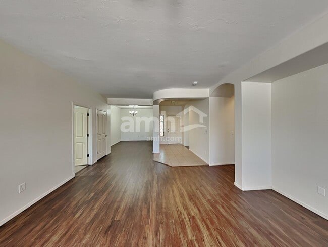 Building Photo - 7626 E Shadybrook Ln
