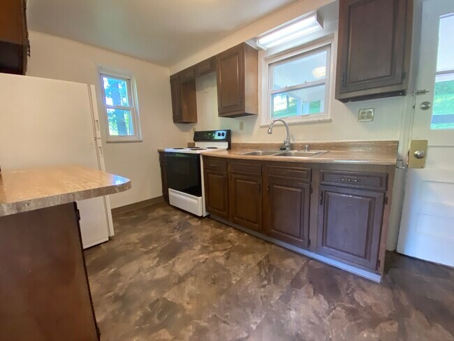Cocina - 4443 Clairton Blvd