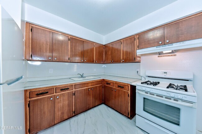 Foto del edificio - 4909 Winthrop Dr