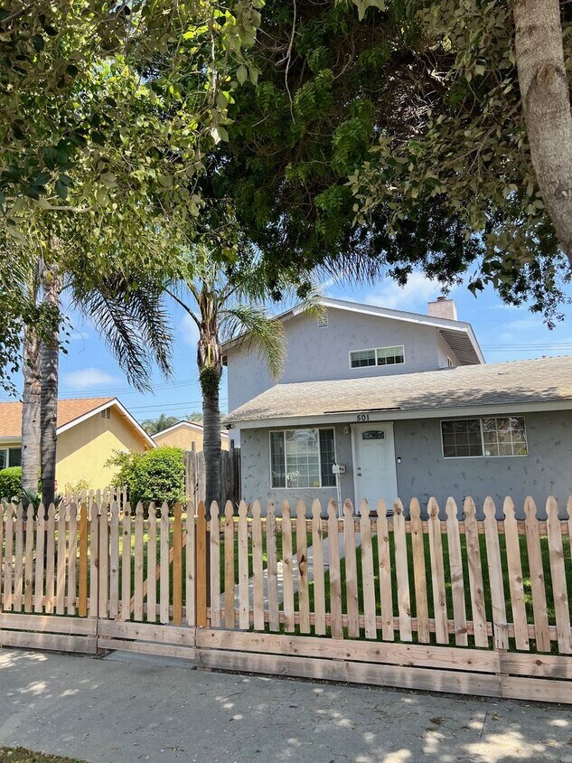 Foto principal - Modern Comfort: 3-Bed, 3-Bath ADU in Oxnar...