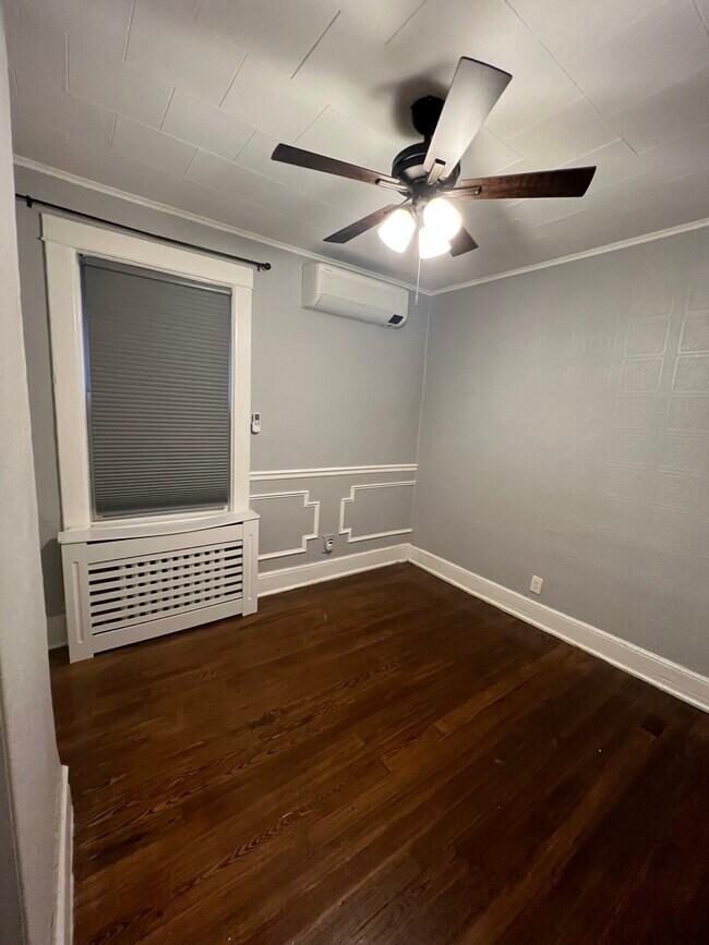 Bedroom - 437 Locust St