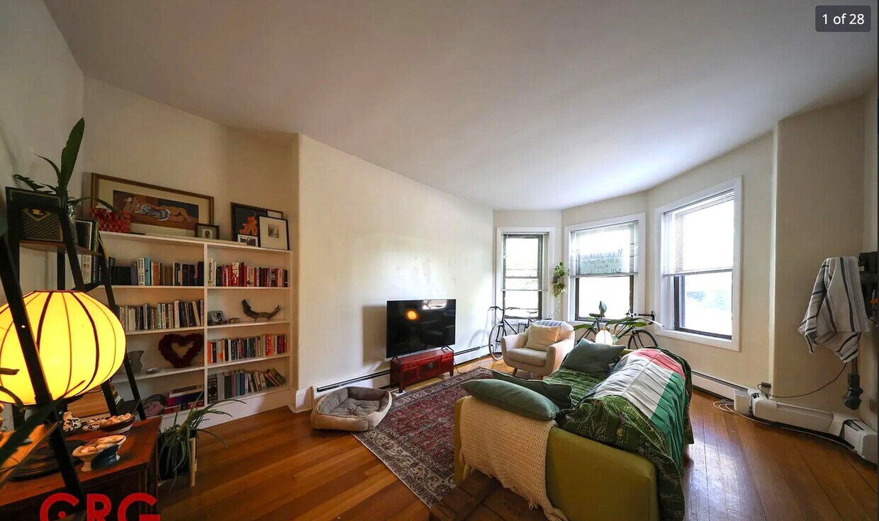 Foto principal - 1728 Beacon St