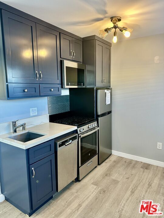Building Photo - 613 S Prairie Ave