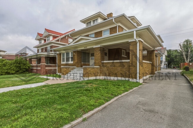 Foto del edificio - 3422 E Douglas Ave