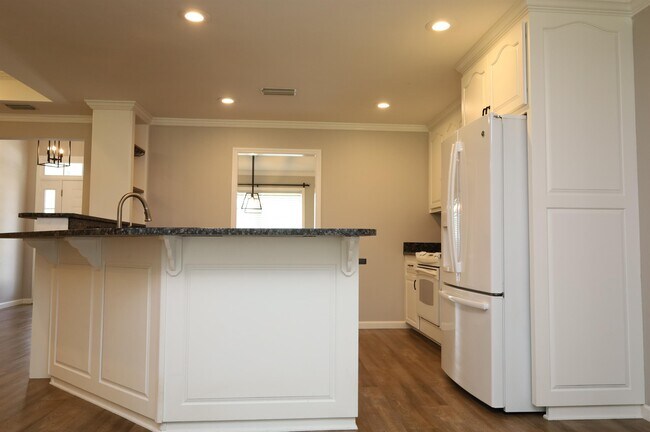 Building Photo - 3754 Kingston Ct